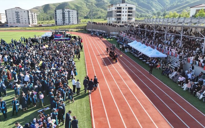 Bitlis Eren Üniversitesi’nde 2800 Mezun Sevinci