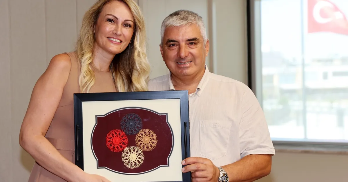 Yavru vatanda tepebasindaki orkideler icin ozel toplanti dgK4IPsB